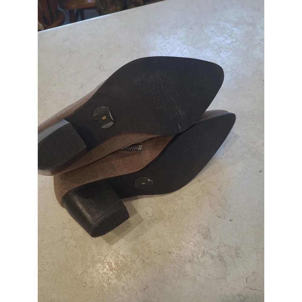 Matisse Frankie Asymmetrical Taupe Suade Bootie women SZ 9 3
